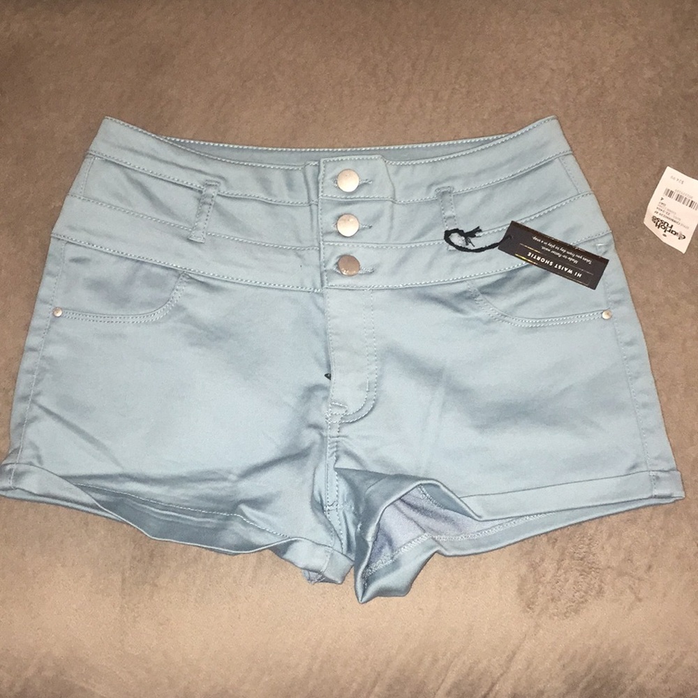 Refuge shorts new with tags ! ❤️